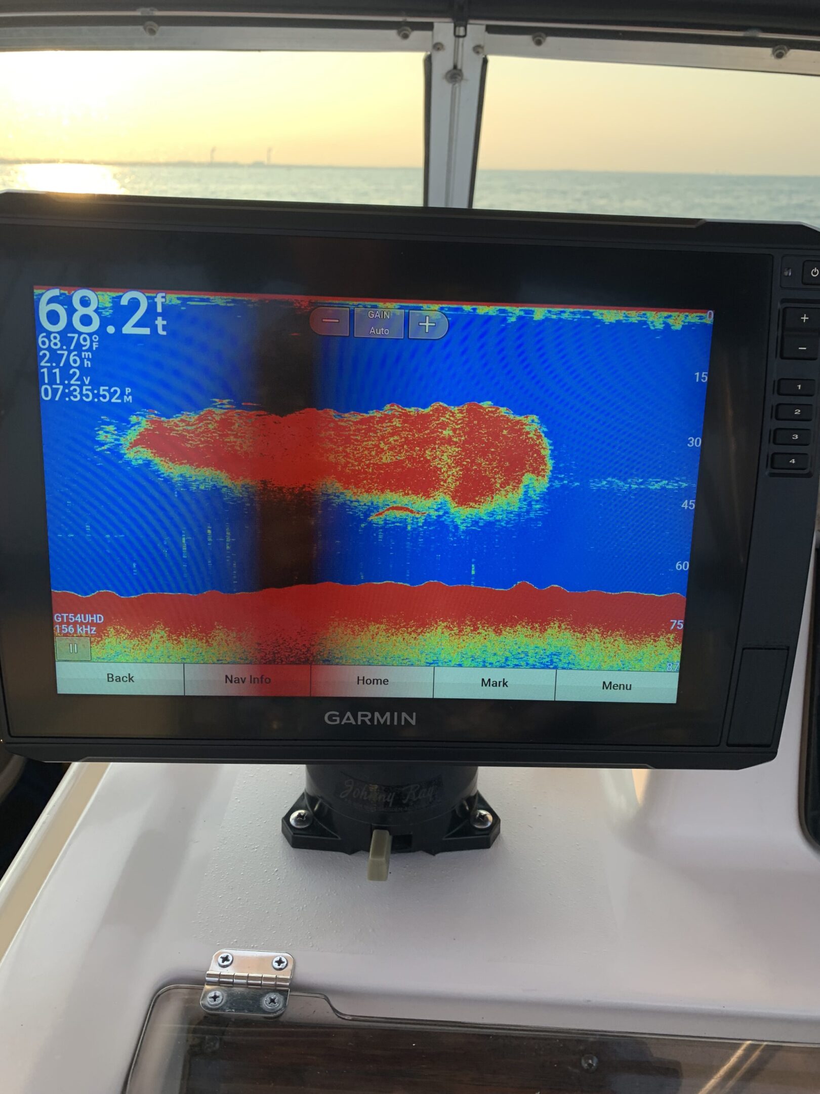 Fish finder screen showing underwater depth and fish signals.